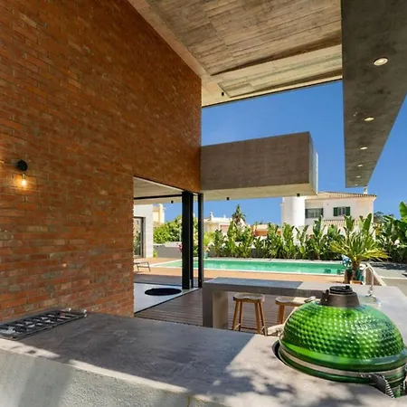 Villa close to Meia Beach pool *