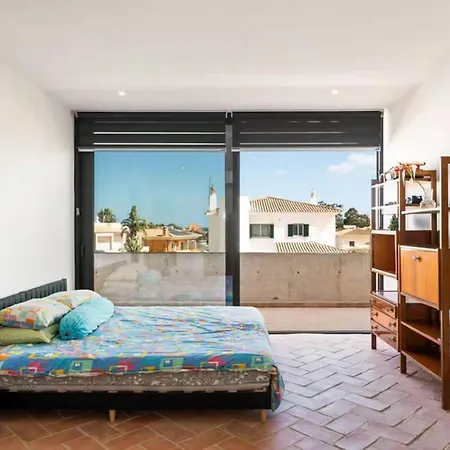 Villa Close To Meia Beach Pool